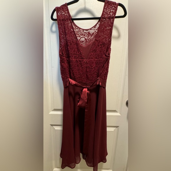 Like New Women’s wine/maroon colored midi Dress lace top satin belt size 2XL - Picture 2 of 5